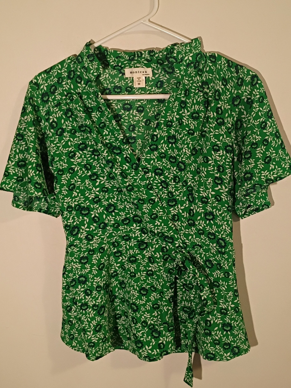 Womens Monteau Size Medium Green & Navy Floral Short Sleeve V Neck Top Blouse